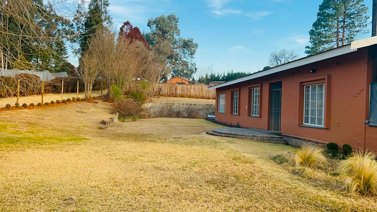 The house from the side, along the length of the garden